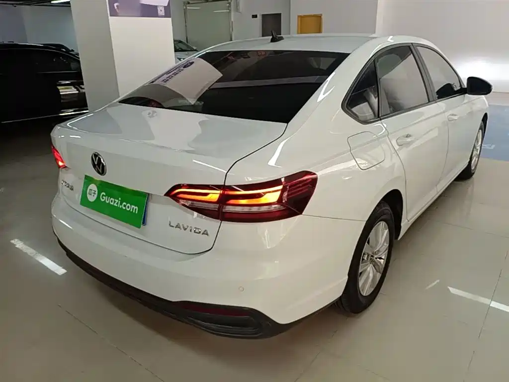 Volkswagen Lavida 2023 1.5L Auto Delight Edition фото 7
