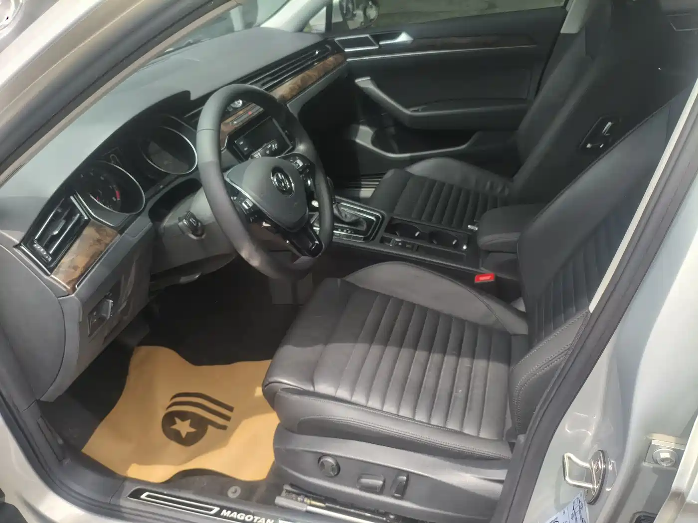 Volkswagen Magotan 2018 Facelift 330TSI DSG Luxury фото 6