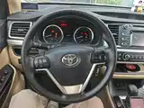 Photo 11 - Toyota Highlander