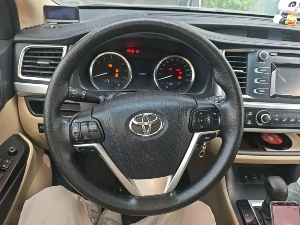 Photo 11 - Toyota Highlander