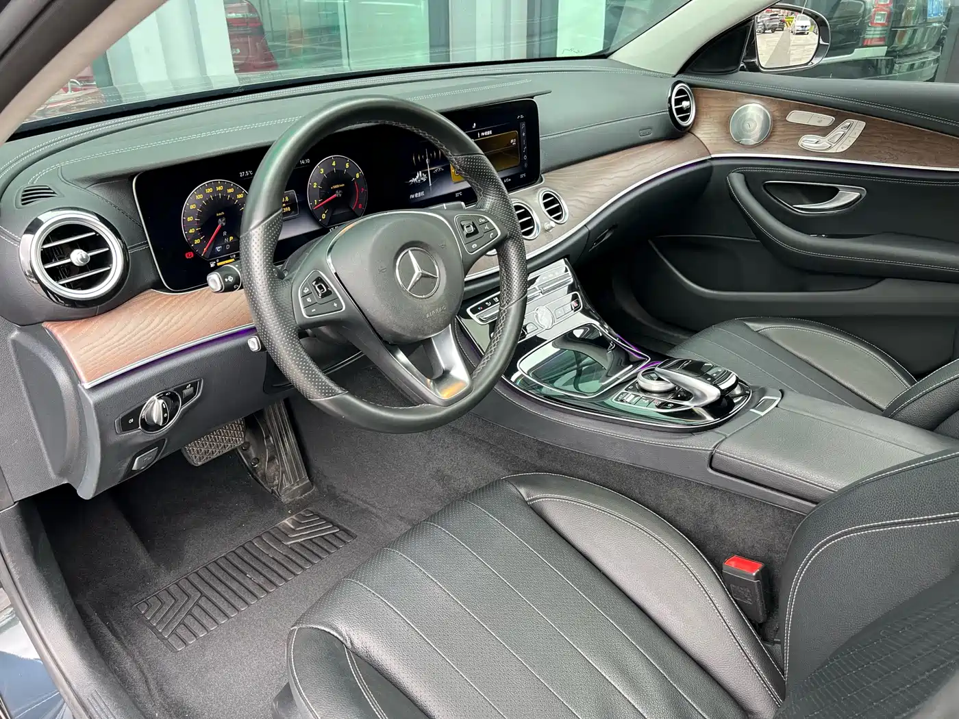 Mercedes-Benz E-Class 2016 E 300 L Fashion Type фото 17
