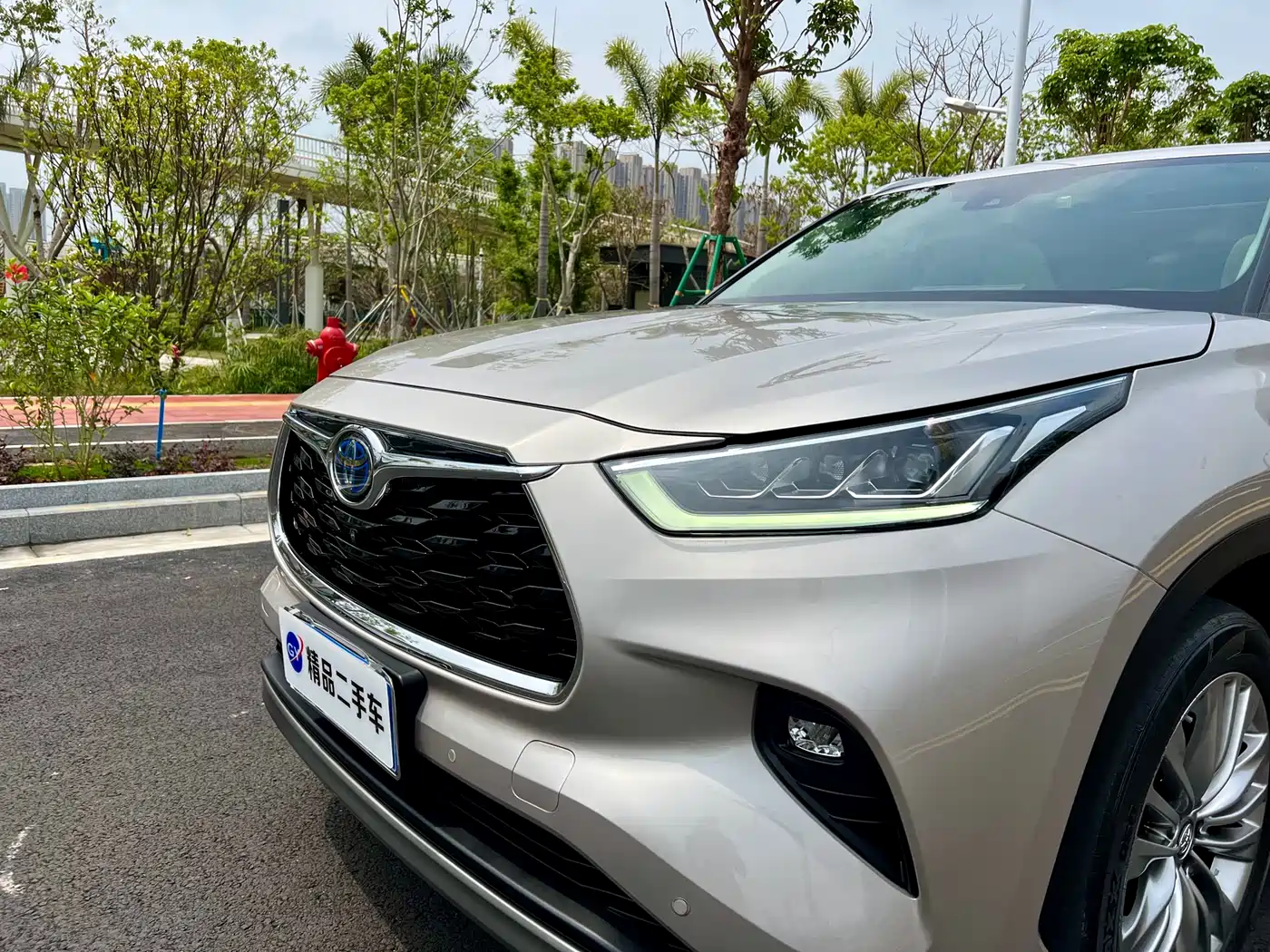 Toyota Highlander 2022 Dual Engine 2.5L 4WD Supreme Edition 7-Seater фото 4