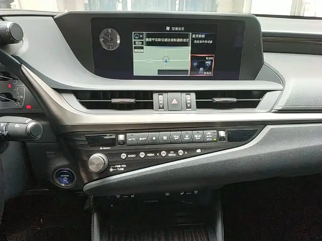 Фото 13 - Lexus ES