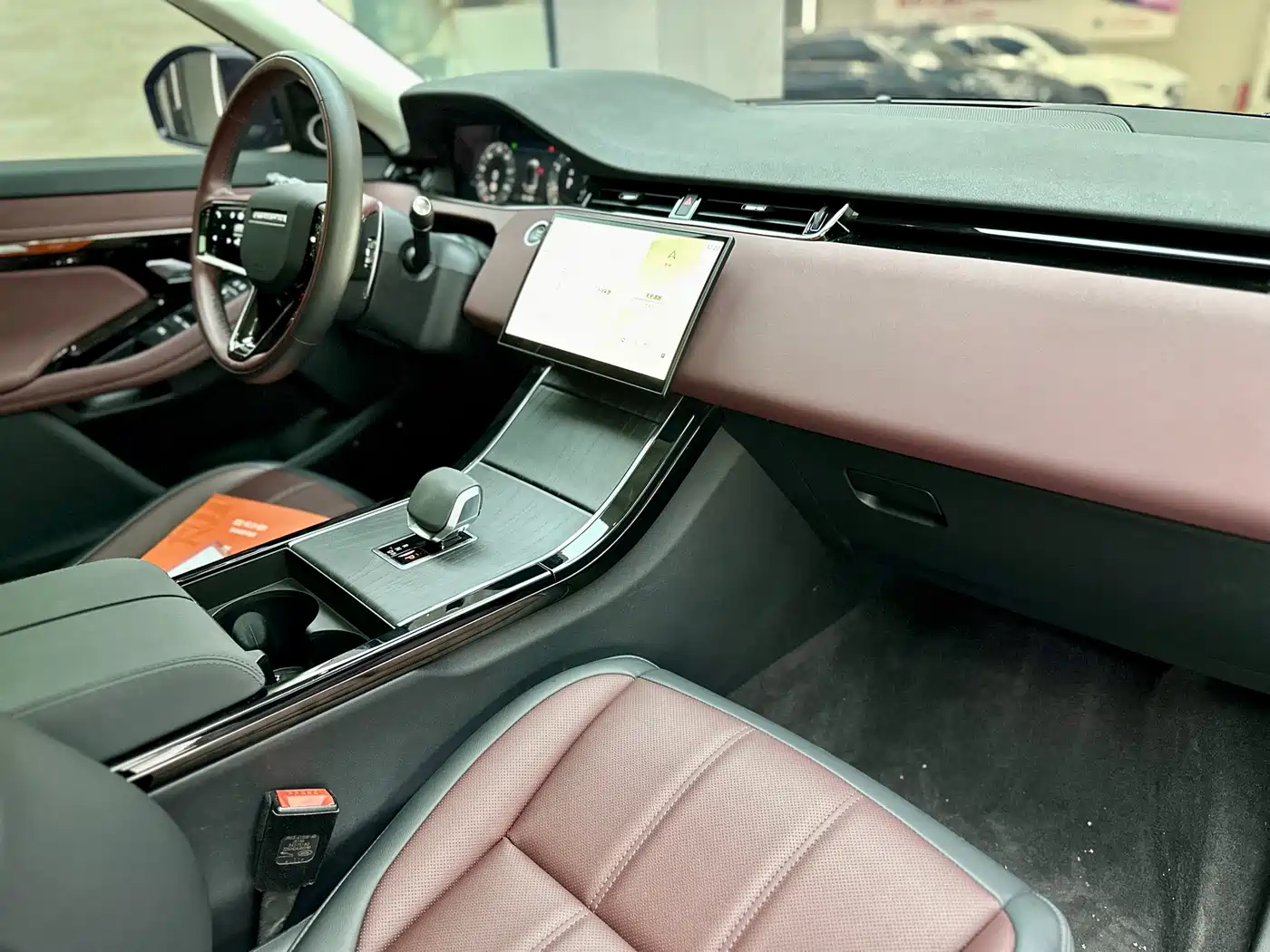 Land Rover Range Rover Evoque 2024 Range Rover Evoque L 249PS Light Master Edition фото 6