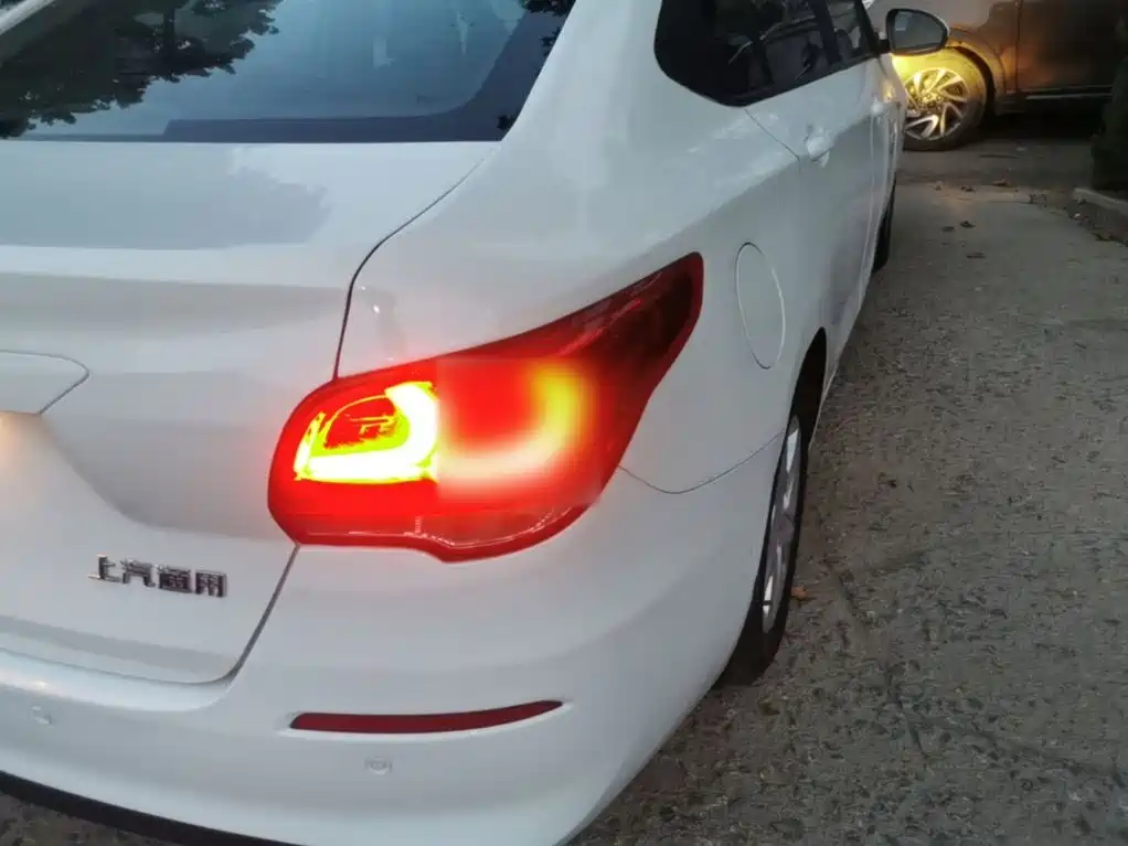 Photo 8 - Chevrolet Cavalier