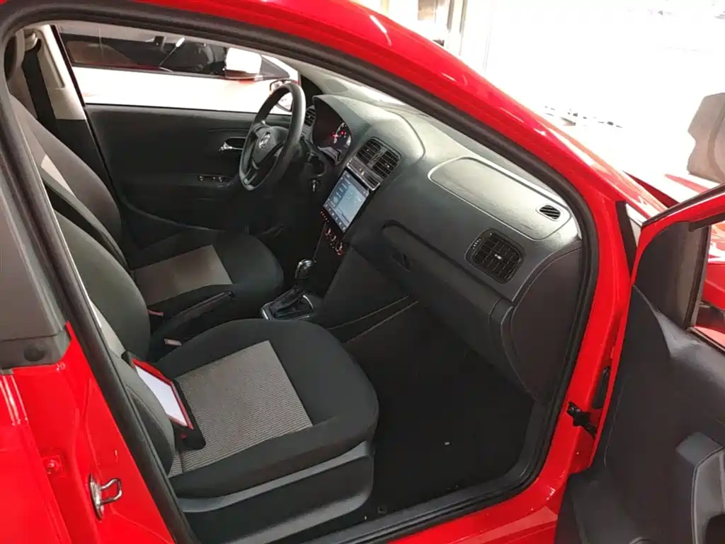 Volkswagen Polo 2016 1.4L Automatic Trend фото 25