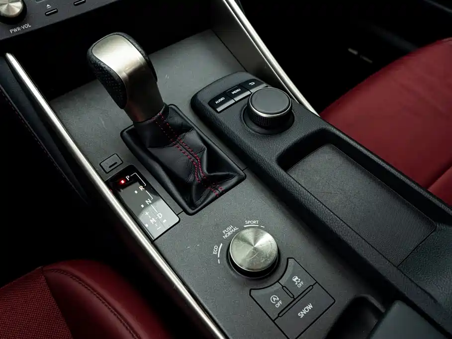 Lexus IS 2015 200t F SPORT фото 15