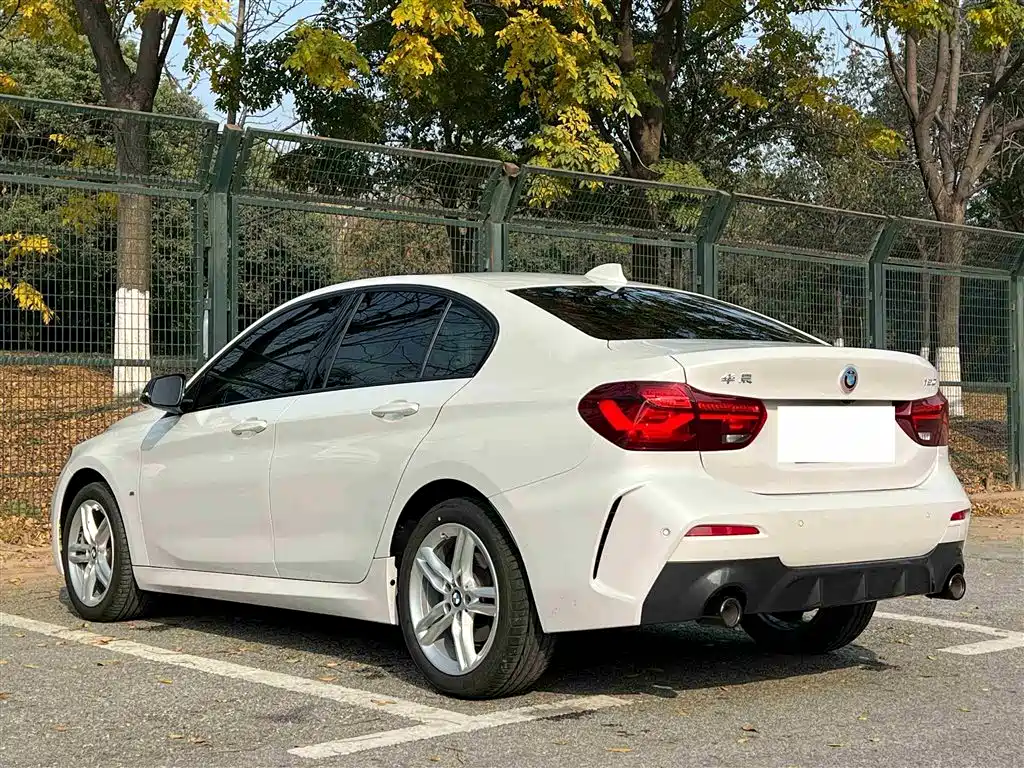 BMW 1-SERIES