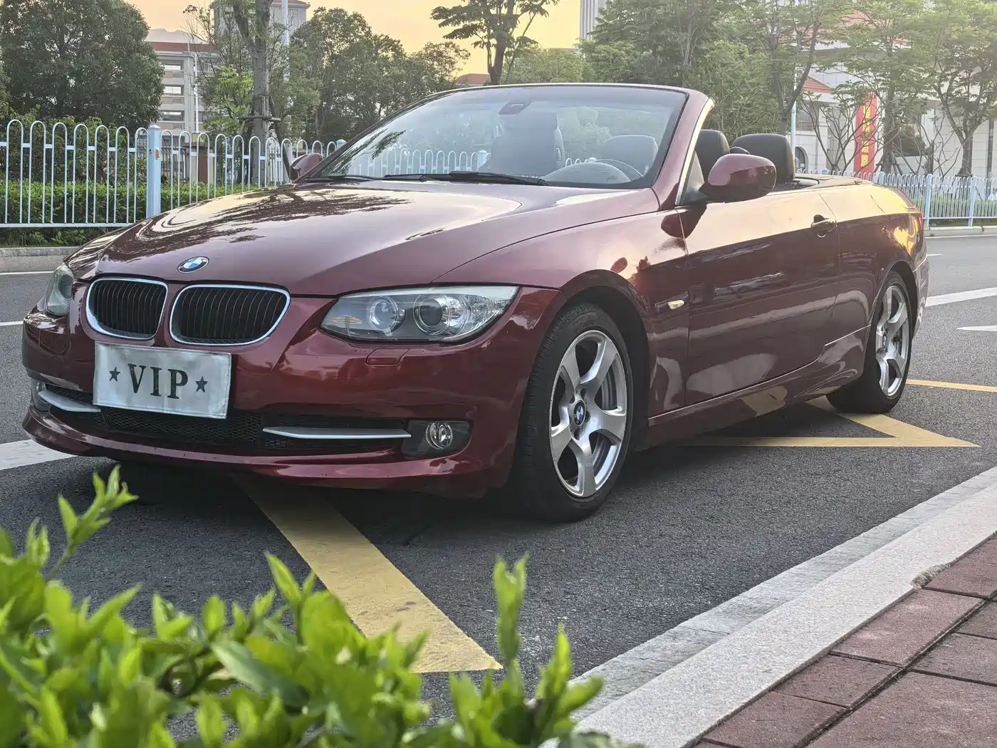 BMW 3 Series (Import) 2011 320i Convertible фото 2