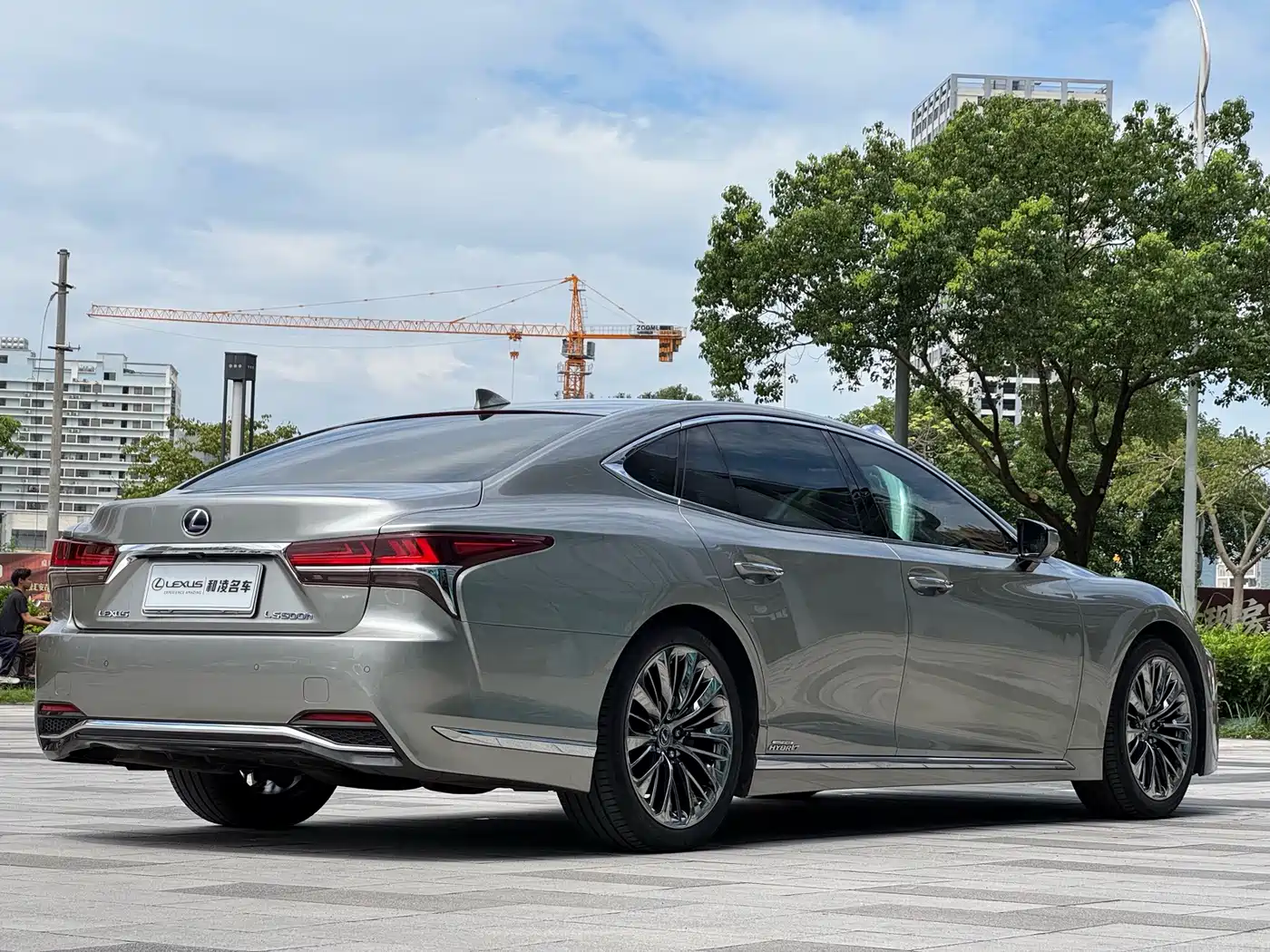Фото 6 - Lexus LS