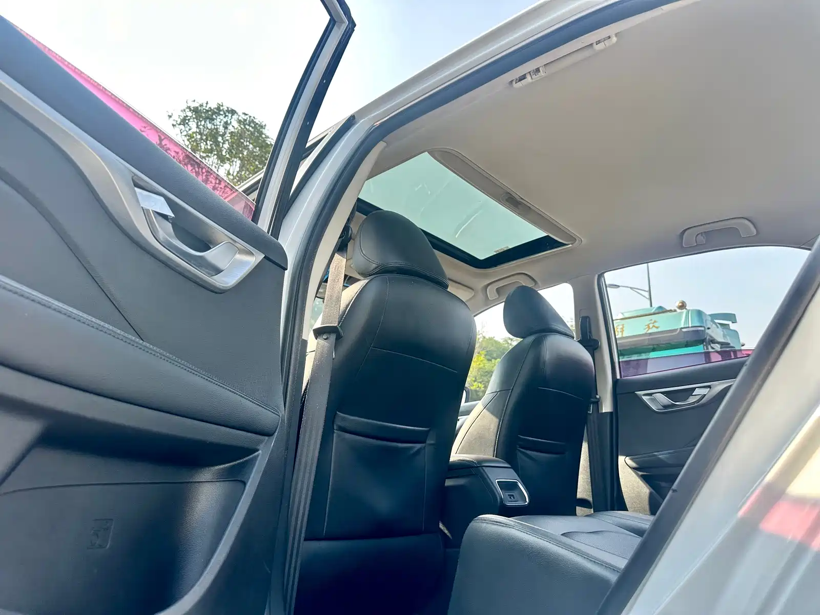 Фото 28 - Geely Vision