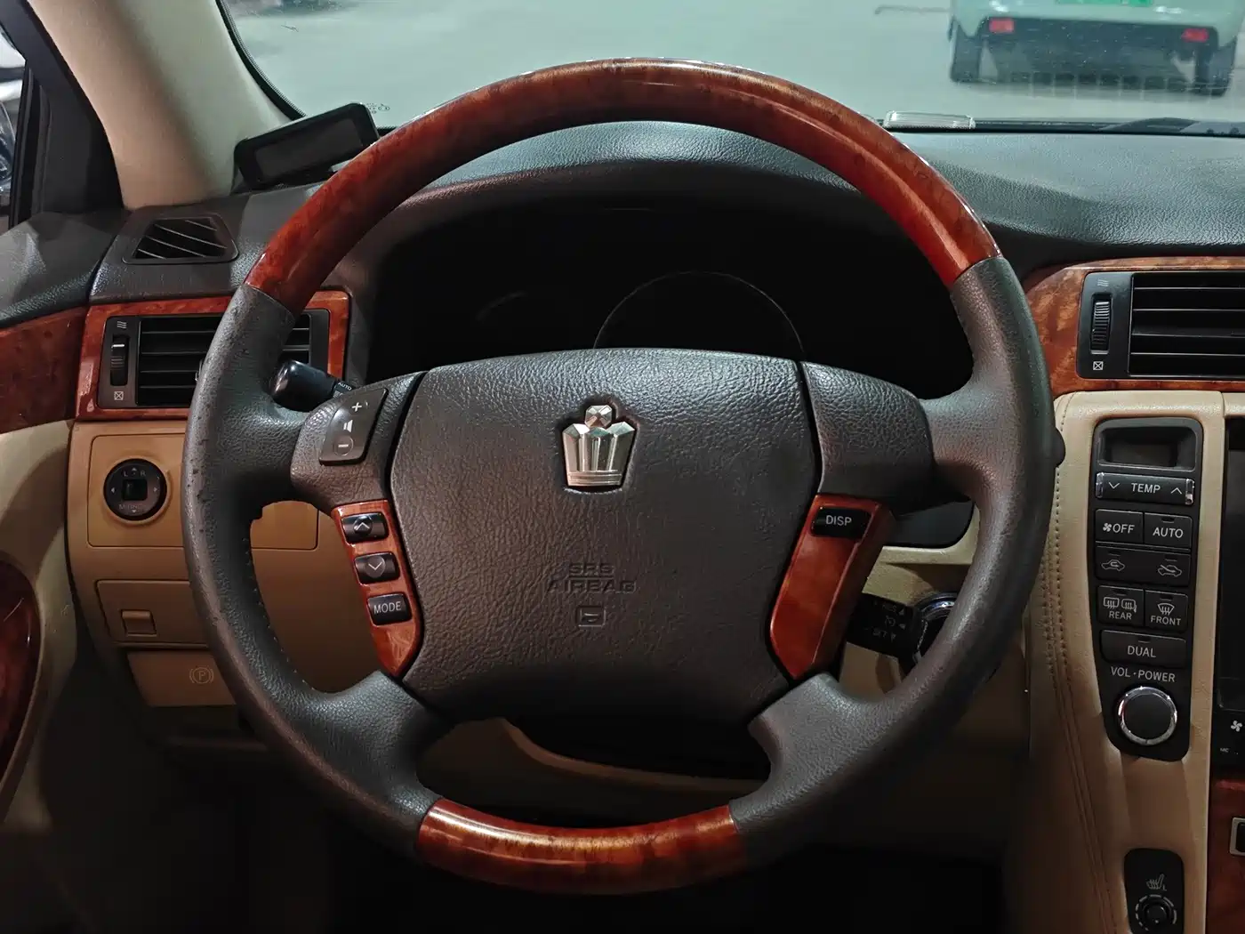 Фото 6 - Toyota Crown