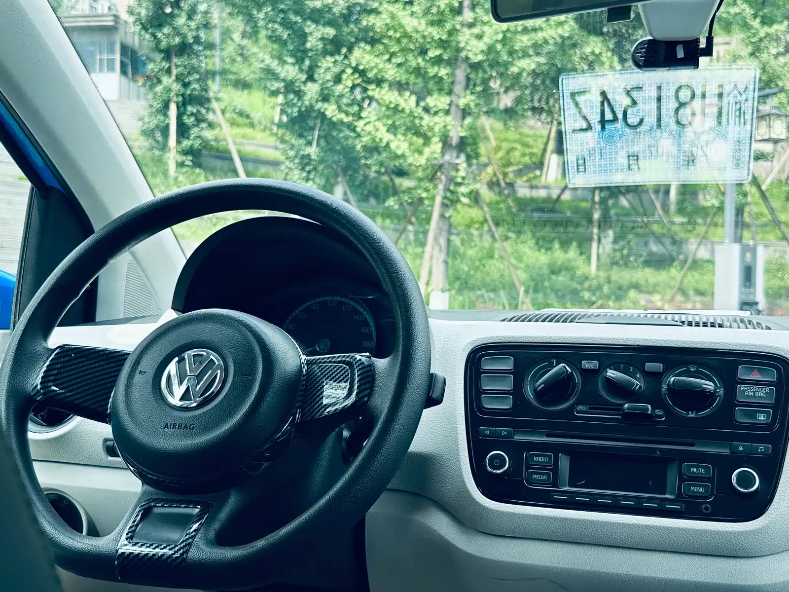 Фото 9 - Volkswagen up!