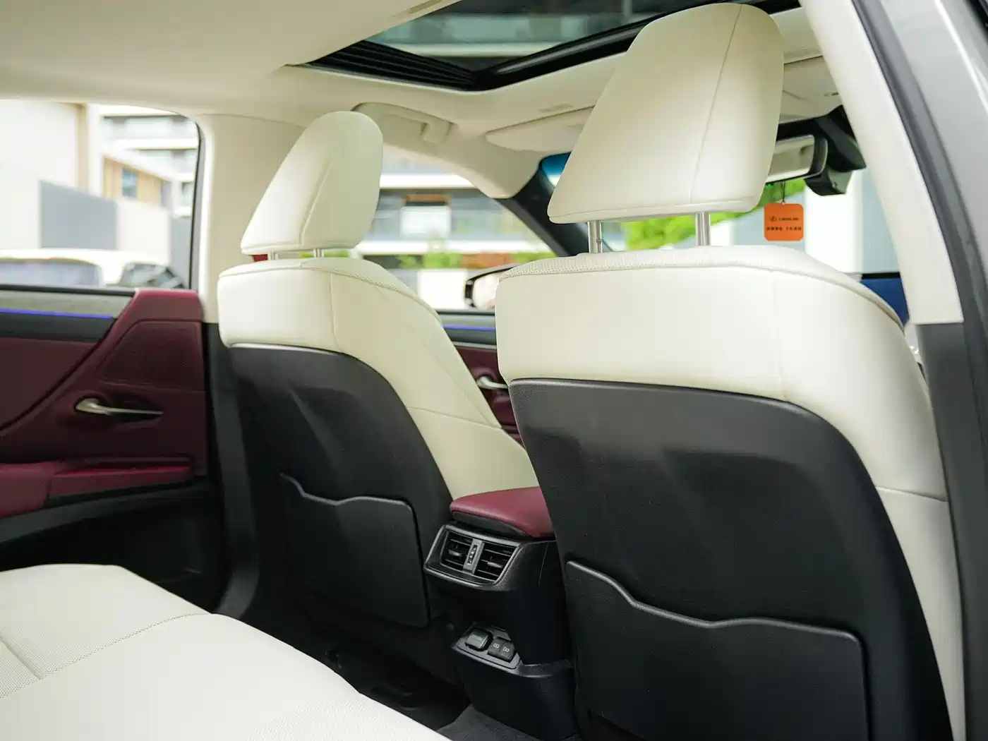 Lexus ES 2025 300h Ultimate Edition фото 14