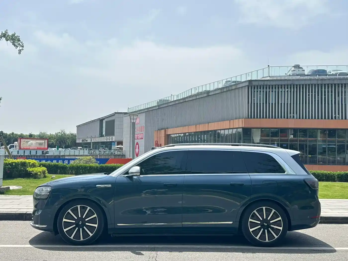 AITO Wenjie AITO M9 2024 Range Extender Ultra 52kWh 6-seater фото 3