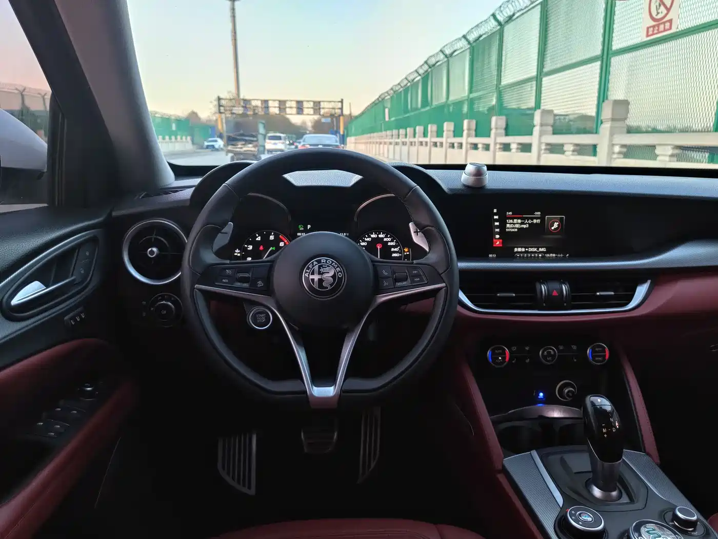 Alfa Romeo Stelvio 2019 2017 2.0T 200HP Luxury Edition