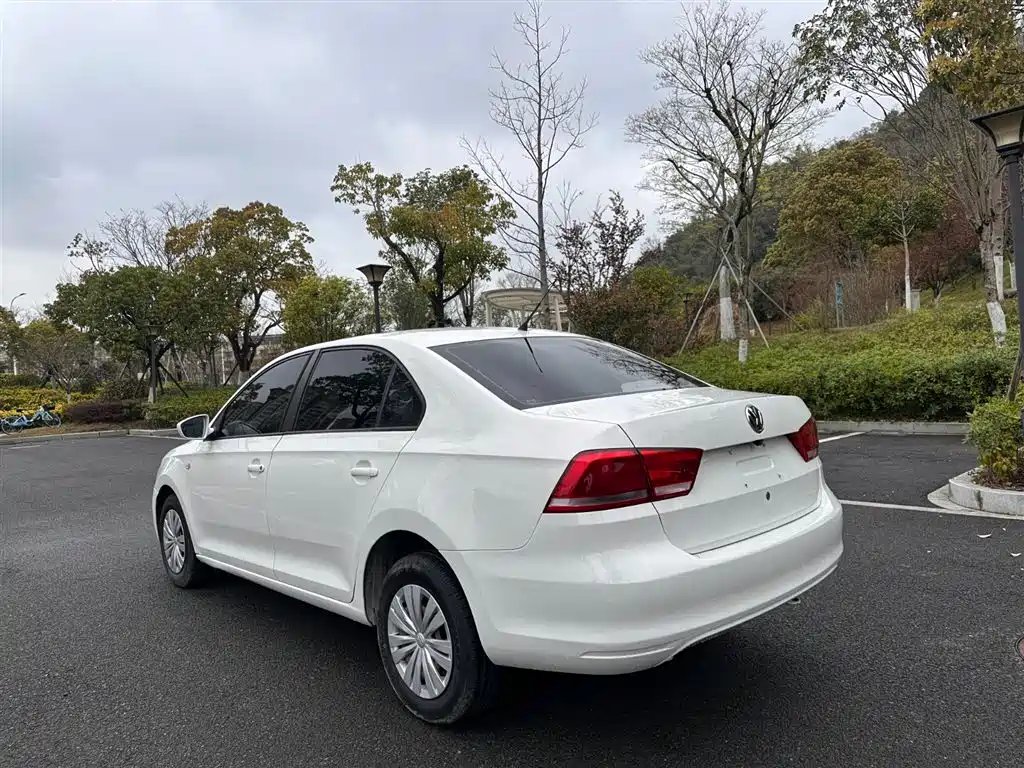 Volkswagen Santana 2015 1.6L Automatic Comfort Edition фото 12
