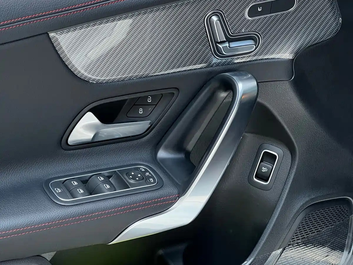 Mercedes-Benz A-Class 2024 A 200 L Fashion Edition фото 9