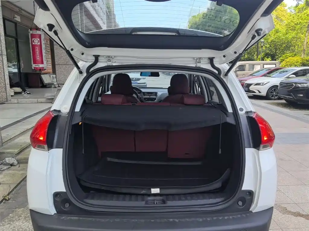Peugeot 2008 2015 1.6L Automatic Cool Edition фото 19