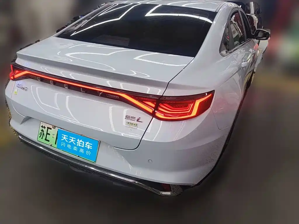 Geely Emgrand L HiP 2022 2022 1.5TD-DHT Pro 100KM Super Rui