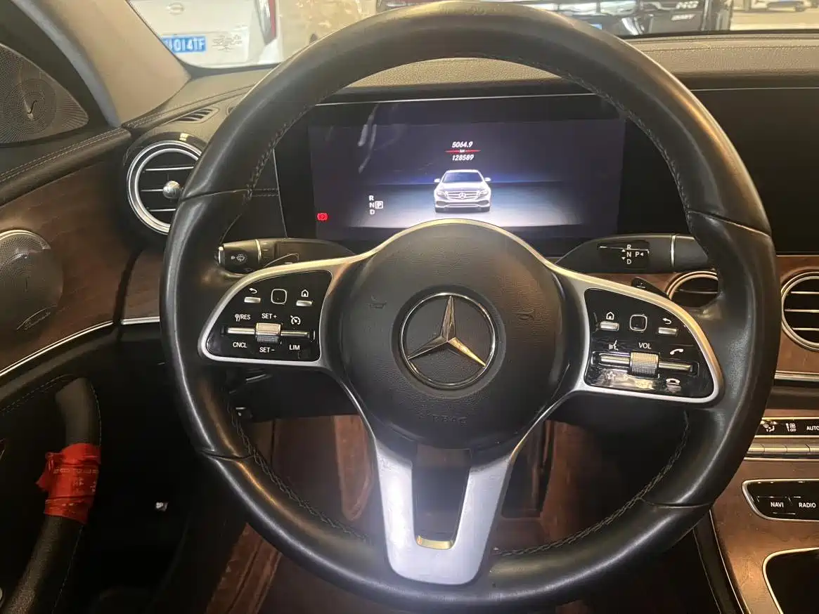 Mercedes-Benz E-Class 2020 E 300 L Fashion фото 13