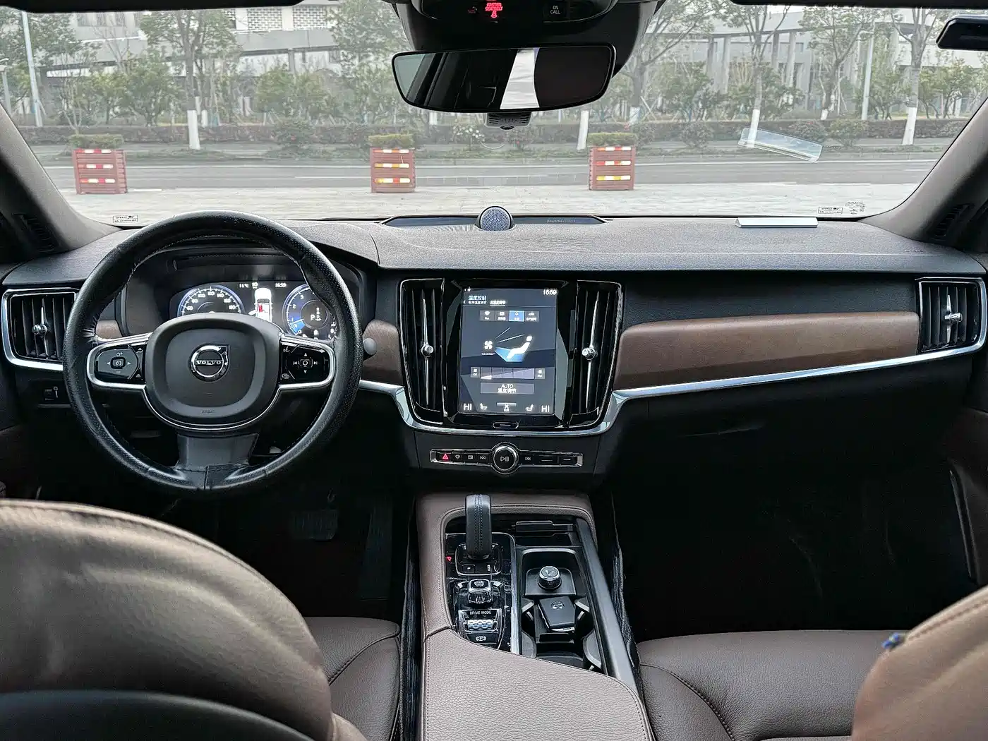VOLVO S90