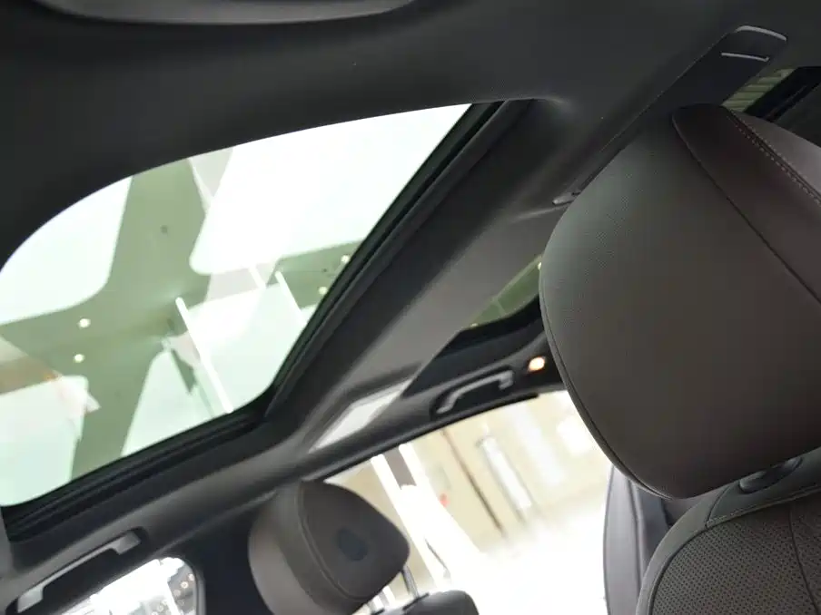 BMW 5 Series 2023 530Li Leading M Sport Package фото 12