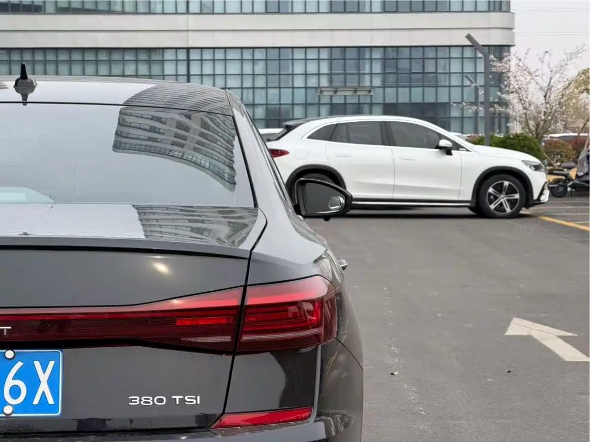 Volkswagen Passat 2025 Outstanding 330TSI Starlight Elite Edition фото 7
