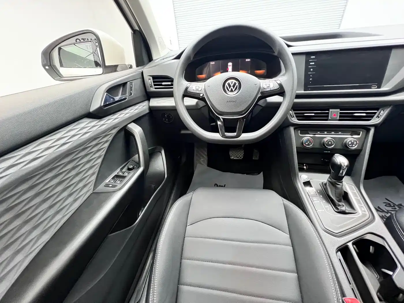 Volkswagen Tharu 2022 280TSI 2WD Trend фото 7