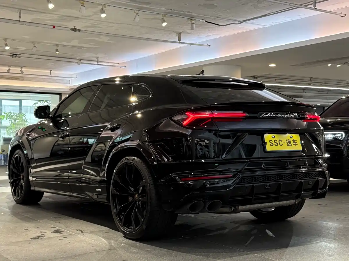 Фото 4 - Lamborghini Urus