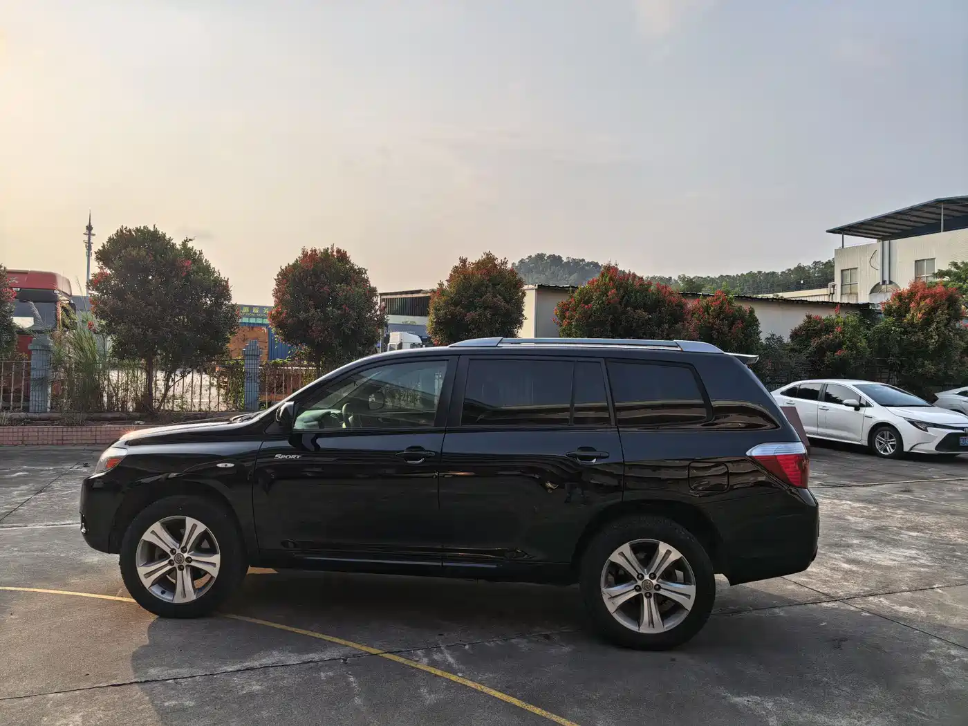 Toyota Highlander 2011 2.7L 2WD 7-seat Luxury фото 8