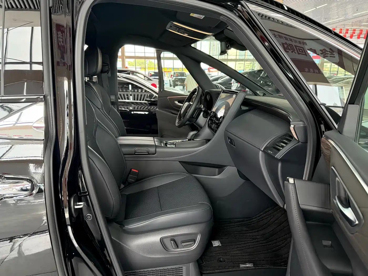 Toyota Vellfire 2024 Crown Hybrid 2.5L Executive Premium Edition фото 8