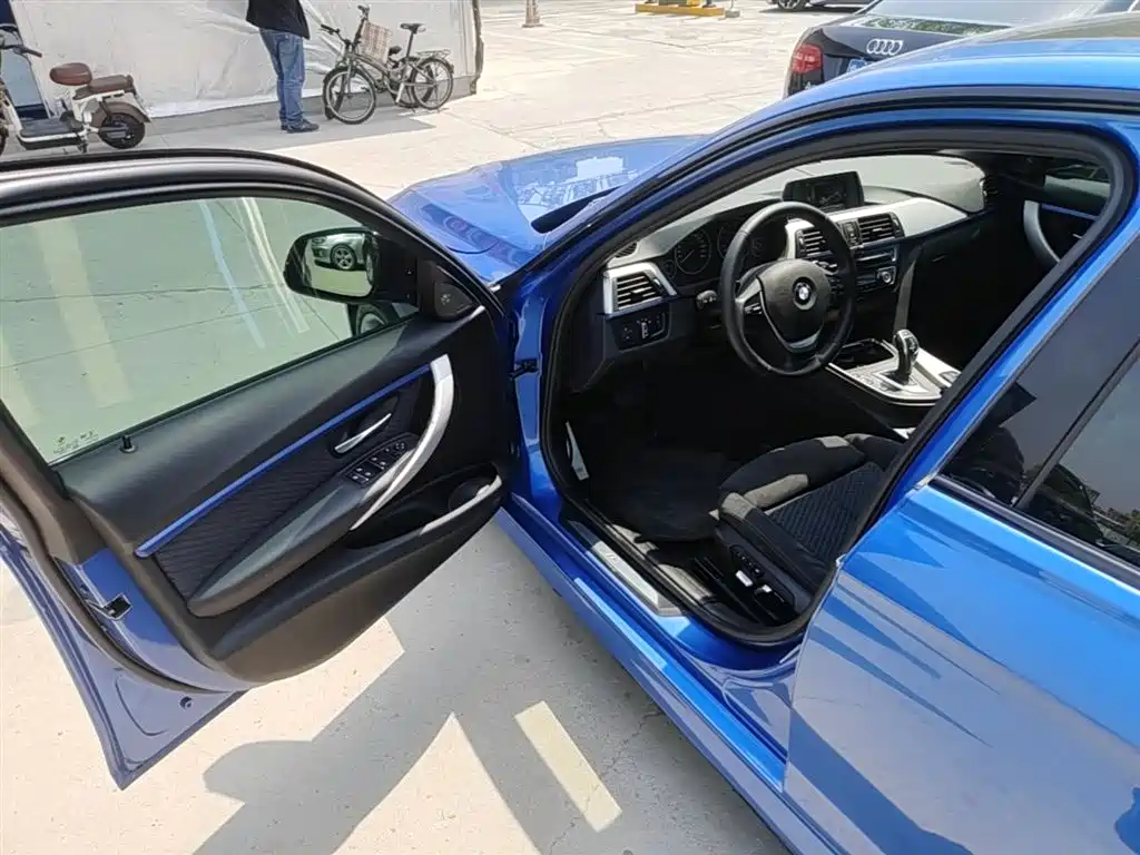 BMW 3 Series 2017 320i M Sport фото 16