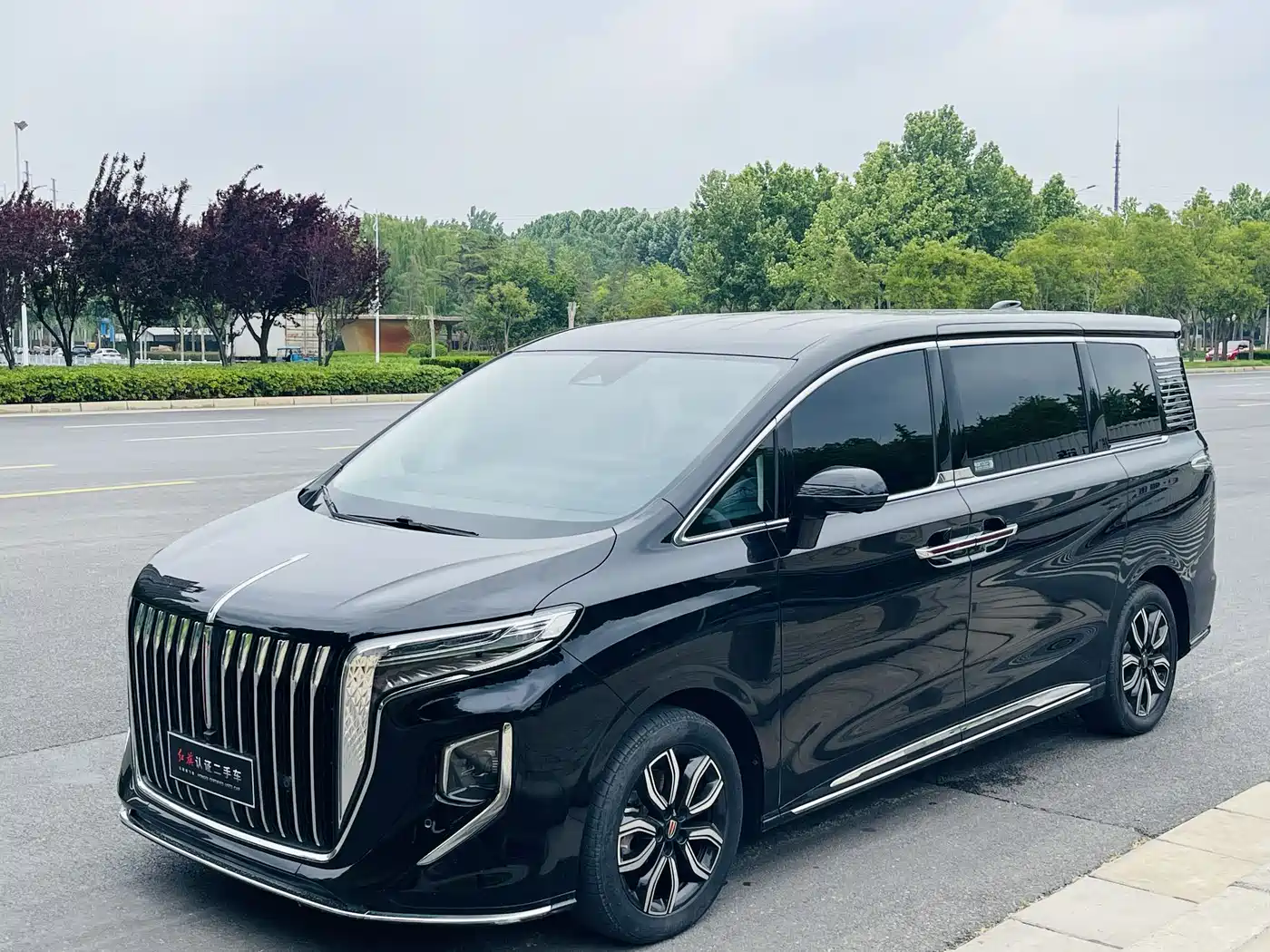 Hongqi HQ9 2023 2.0T Smart Connect Flag Enjoy Edition