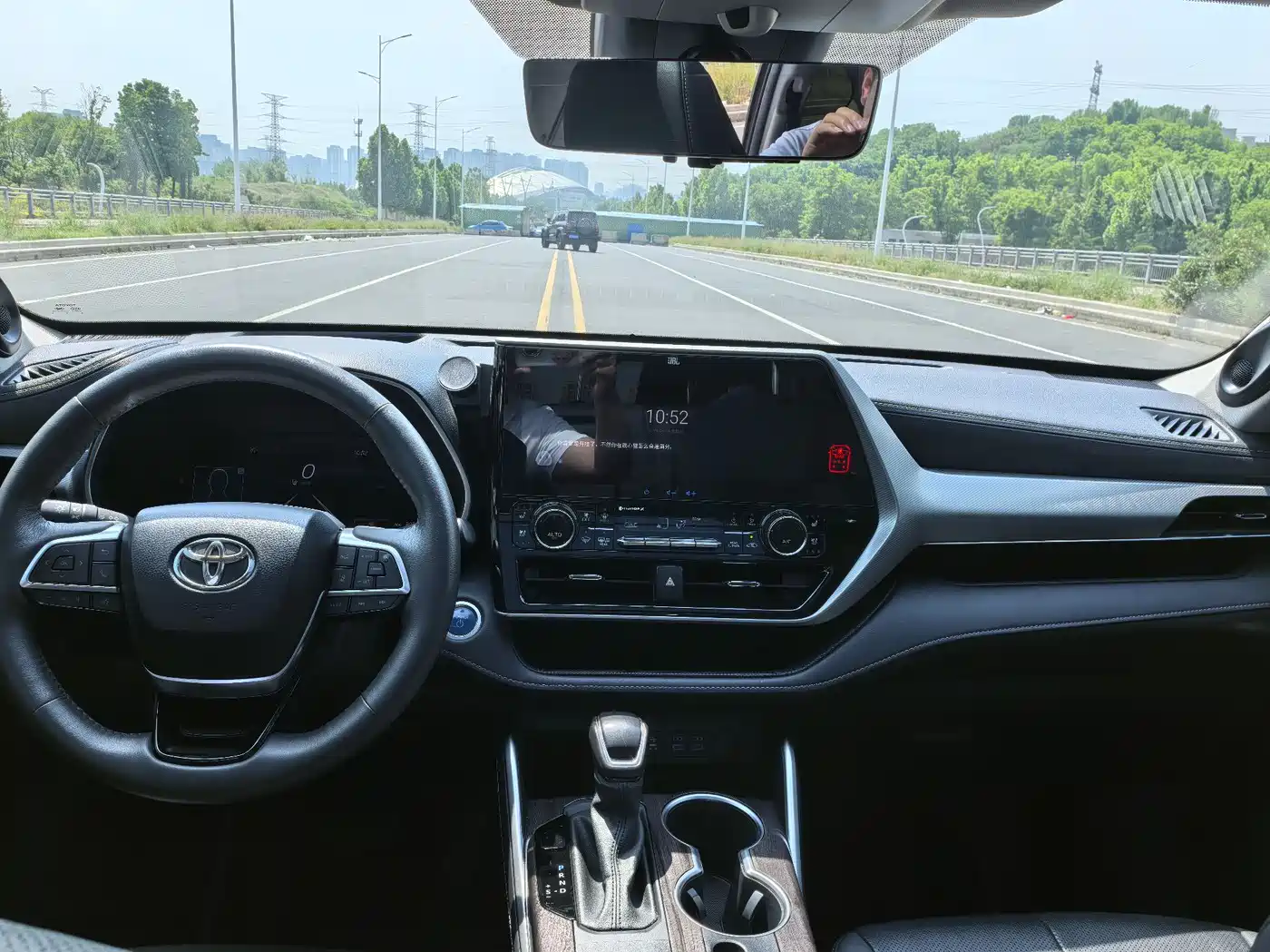 Toyota Highlander 2022 Dual Engine 2.5L 4WD Supreme Edition 7-Seater фото 4