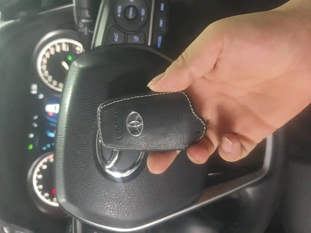 Toyota Camry 2023 2.0G Luxury Edition фото 9