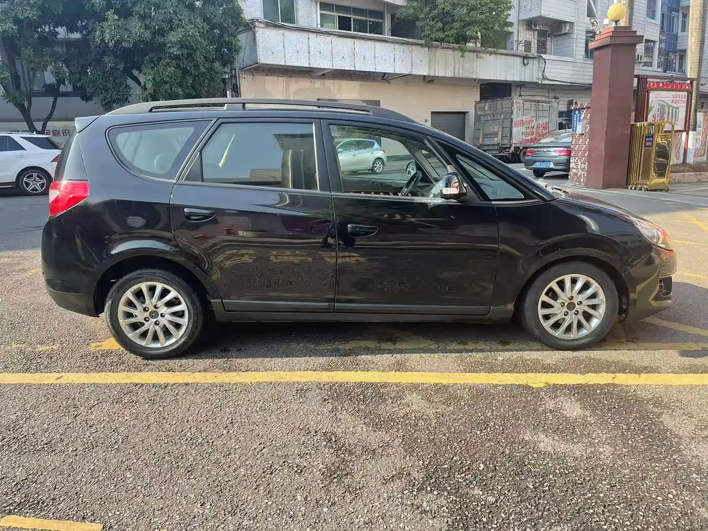 JAC Motors Refine M2 2014 2013 1.8L Automatic Luxury 5-seater