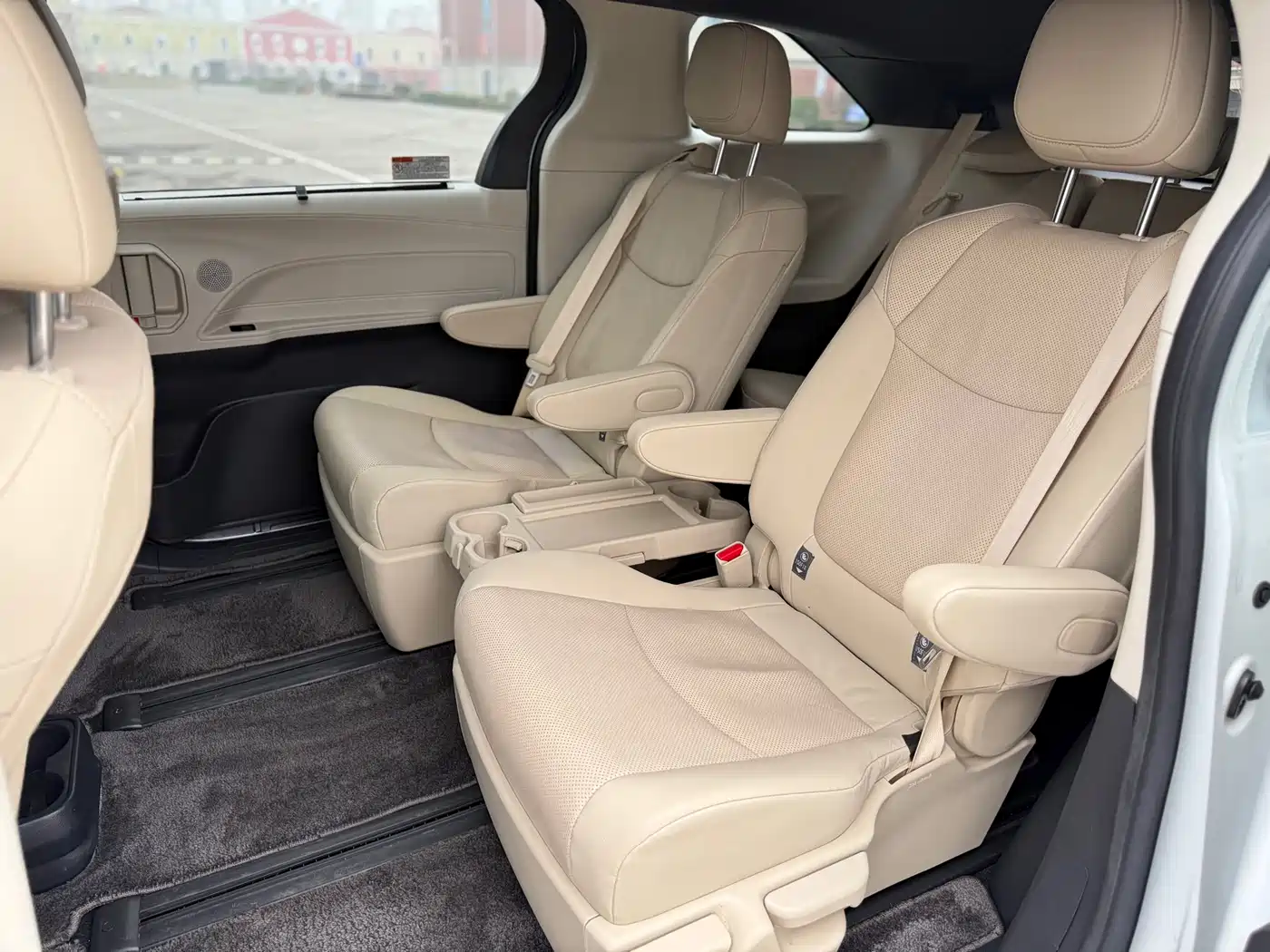 Toyota Sienna 2021 2.5L Hybrid Luxury Edition фото 5