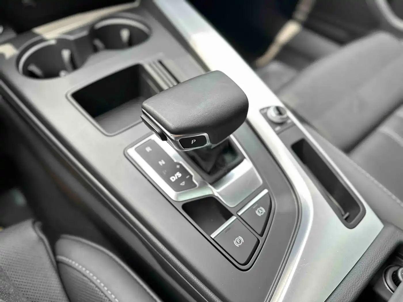 Audi A4L 2020 40 TFSI Luxury Dynamic фото 16