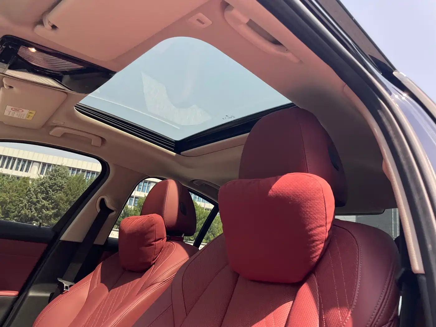 BMW 3 Series 2025 325i M Sport Package фото 12