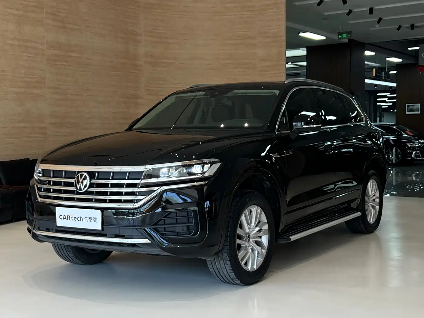 VOLKSWAGEN TOUAREG
