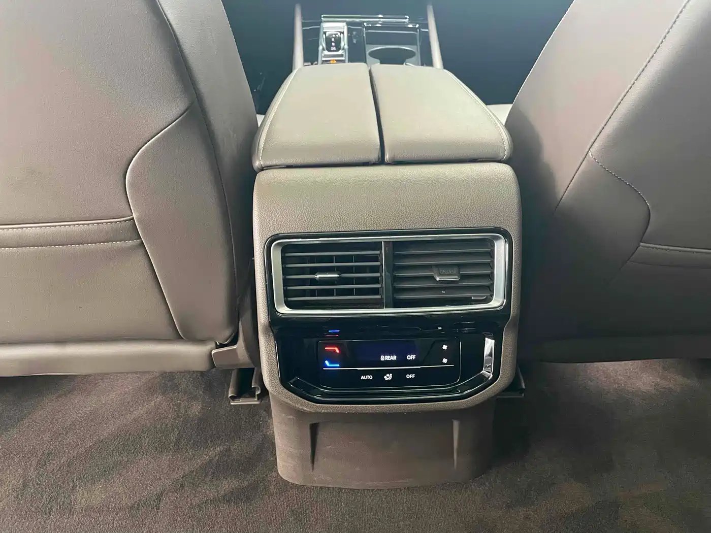 Volkswagen Viloran 2024 330TSI Luxury Edition фото 8