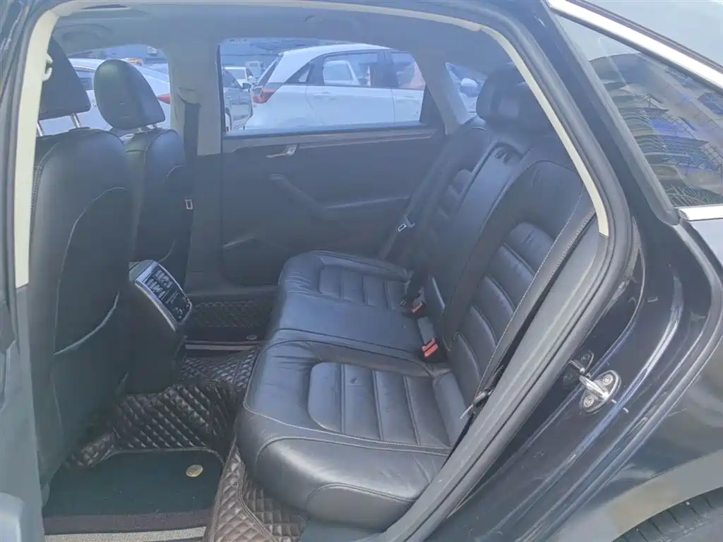 Volkswagen Passat 2016 330TSI DSG Honor Edition фото 17