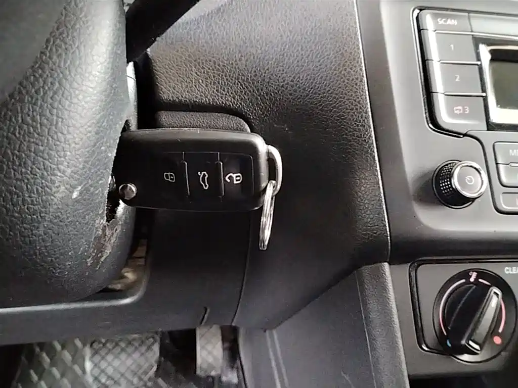 Volkswagen Polo 2016 1.4L Automatic Trend фото 9