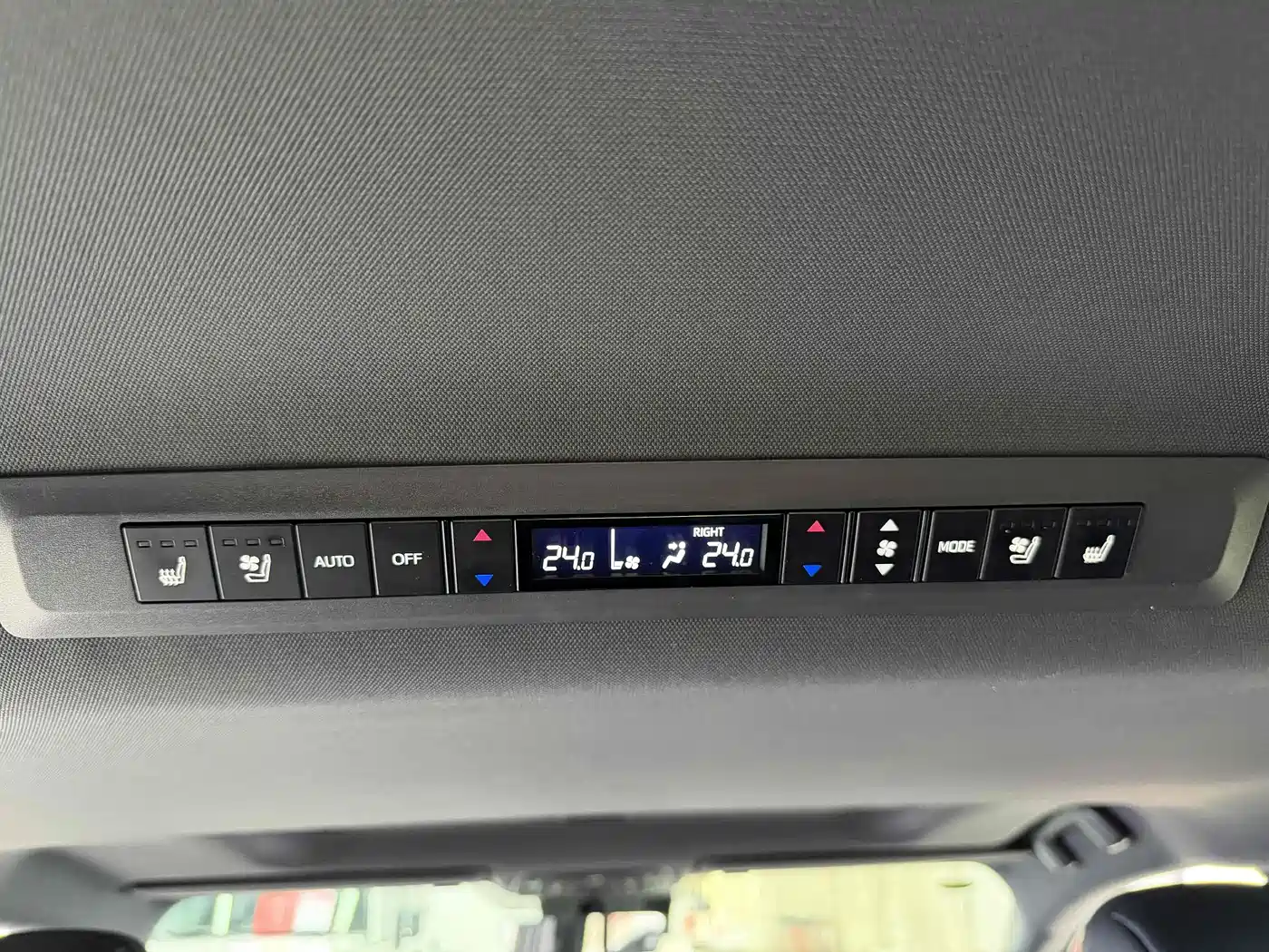 Toyota Sienna 2024 2.5L Hybrid 4WD Premium Edition фото 15