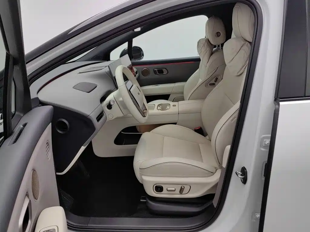 Li Auto i6 2026 2025 4WD Base Model