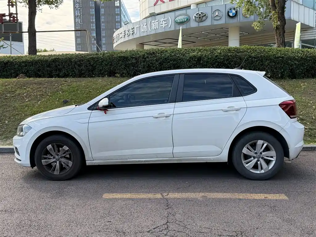 Volkswagen Polo 2021 Plus 1.5L Automatic Panorama Enjoyment Edition фото 3