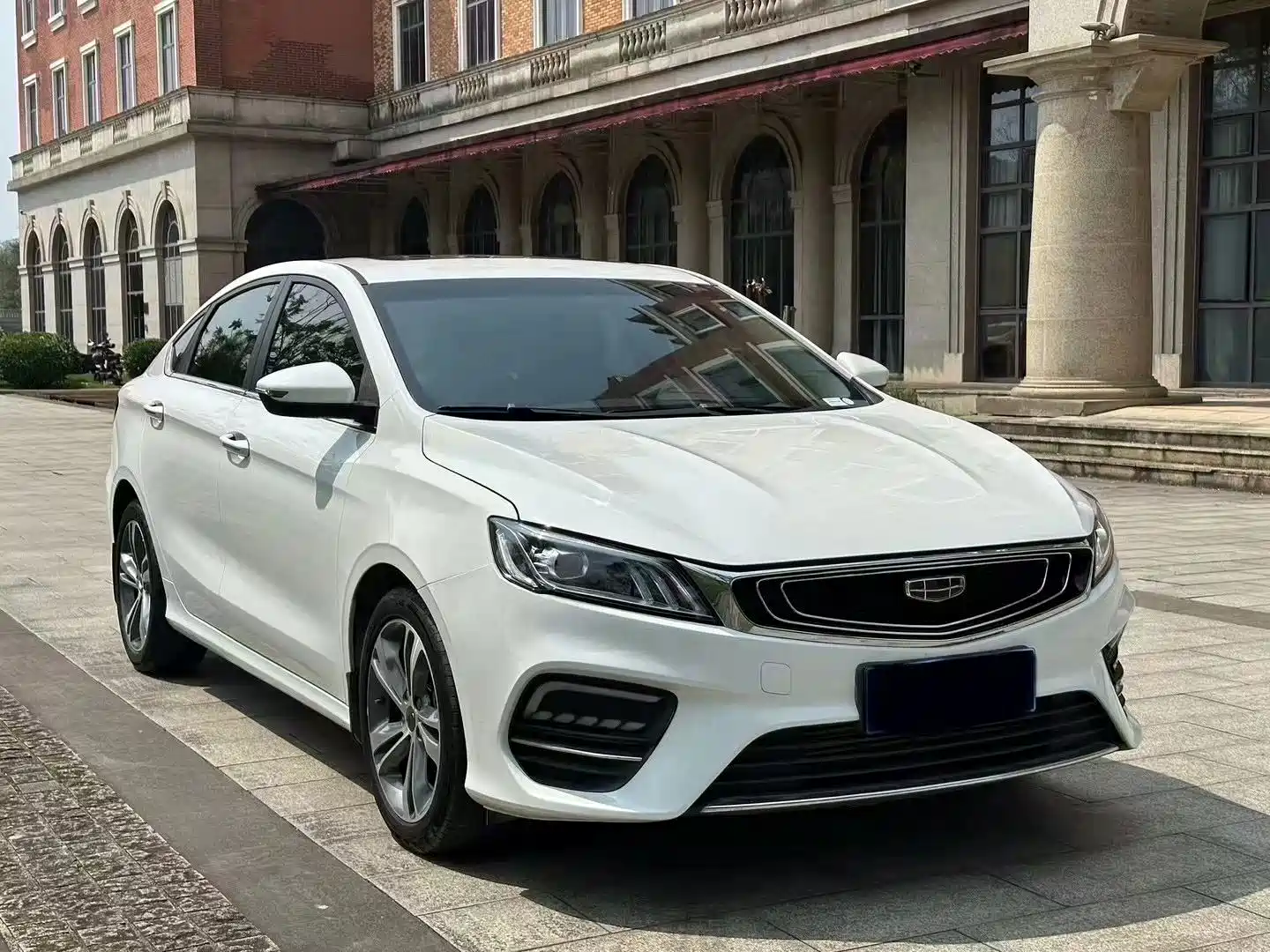 Фото 3 - Geely Binrui