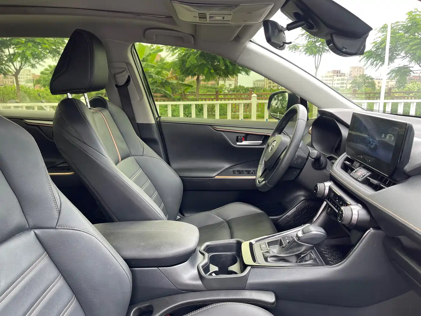 Toyota Wildlander 2024 Hybrid 2.5L E-CVT FWD Luxury PLUS Edition фото 9