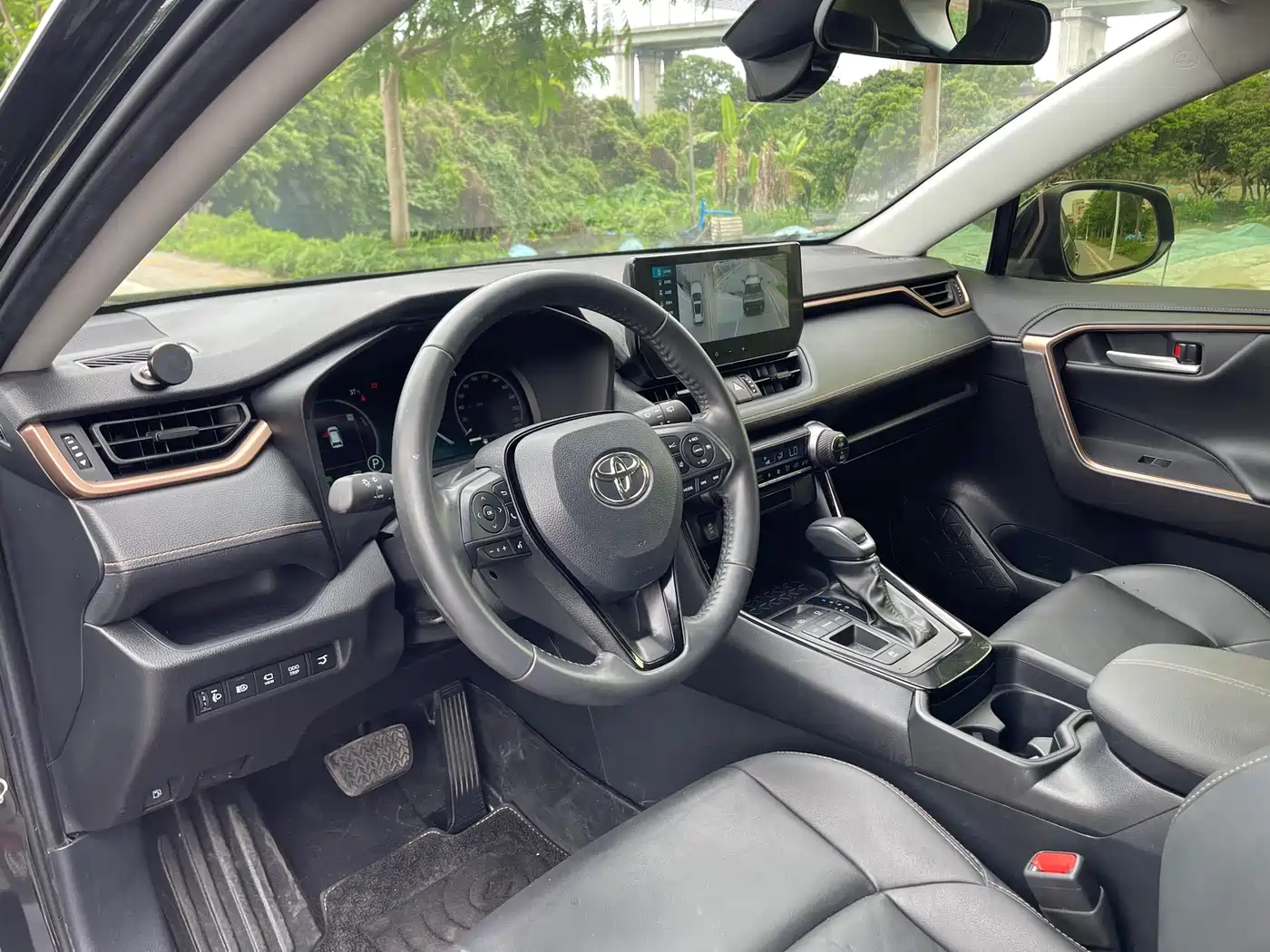 Toyota Wildlander 2024 Hybrid 2.5L E-CVT FWD Luxury PLUS Edition фото 18
